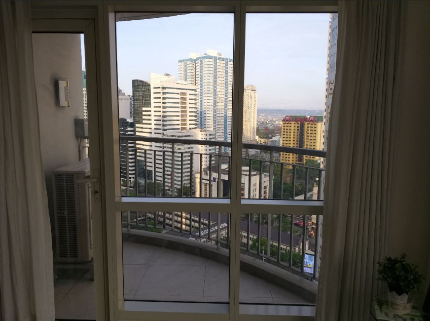 Twin Oaks Place, 48 sqm, 1 bedroom, corner unit with balcony, semi furnished for sale