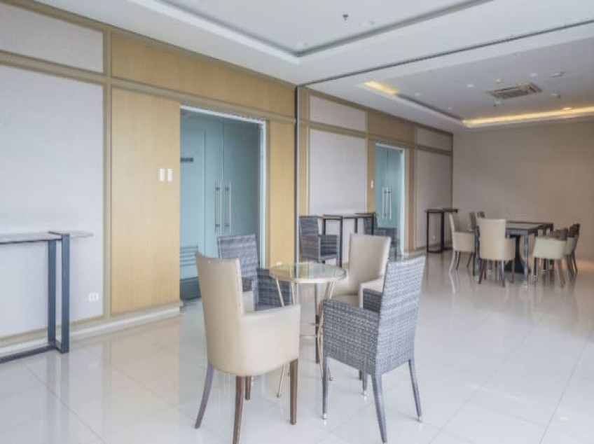 2 Bedroom Unit with balcony Rfo in Vista Shaw Mandaluyong City, Metro Manila