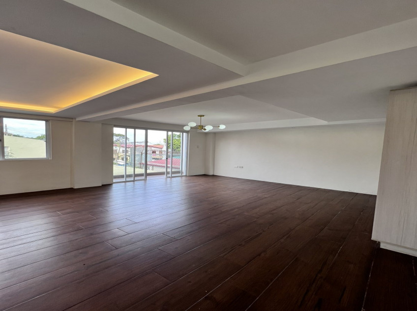 3 Storey House and Lot for Sale in BF Resort Las Piñas City for only 15M