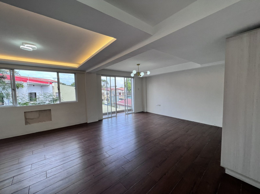 3 Storey House and Lot for Sale in BF Resort Las Piñas City for only 15M