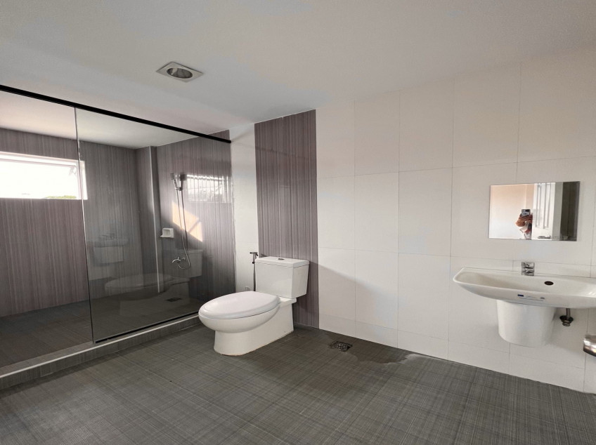 3 Storey House and Lot for Sale in BF Resort Las Piñas City for only 15M