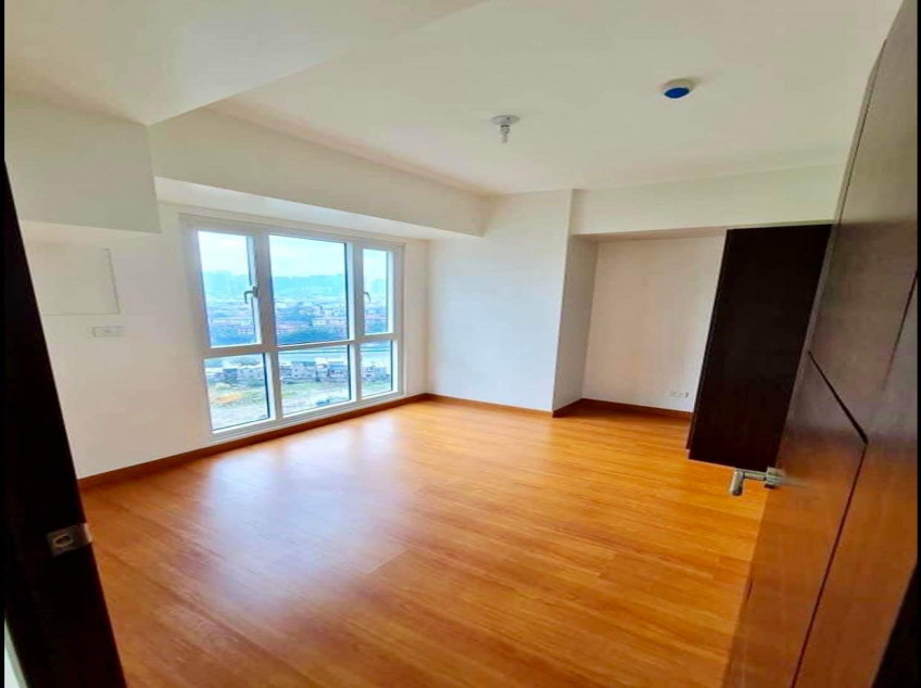 Rent to Own 2BR Condo for Sale in Axis Residences Pioneer Mandaluyong