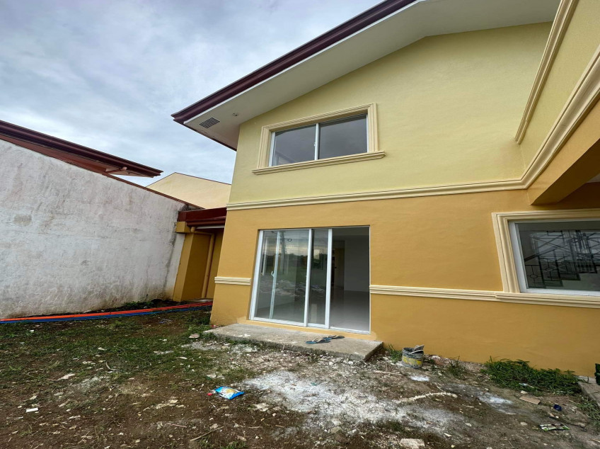 Camella Bacolod 5 Bedroom House with Carport & Balcony For Sale