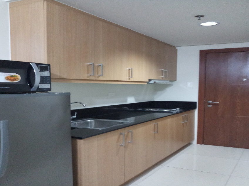 32 sqm 1 BR Condo unit at Shell Residences beside MOA