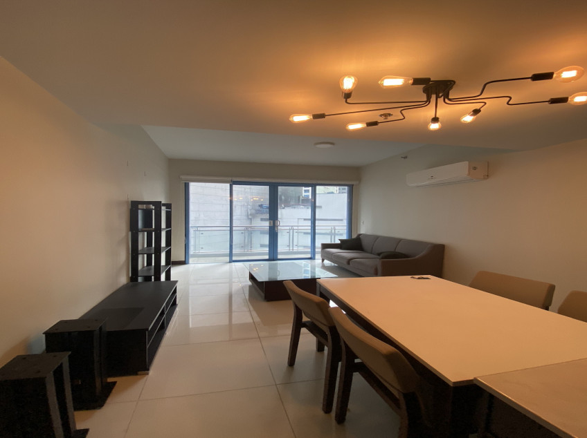 Corner 2bedroom unit Salcedo Makati
