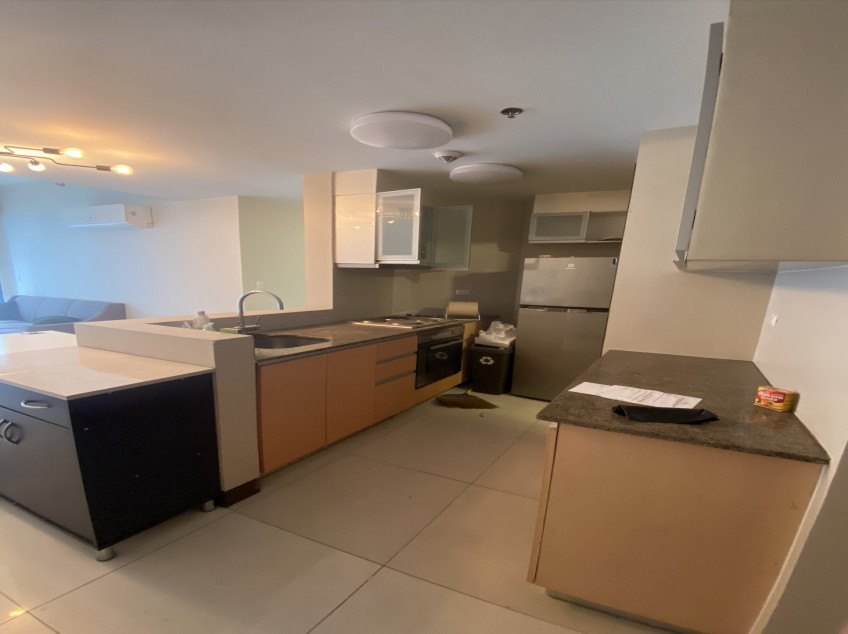 Corner 2bedroom unit Salcedo Makati