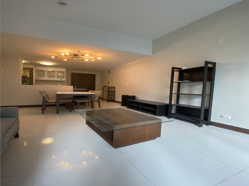 Corner 2bedroom unit Salcedo Makati