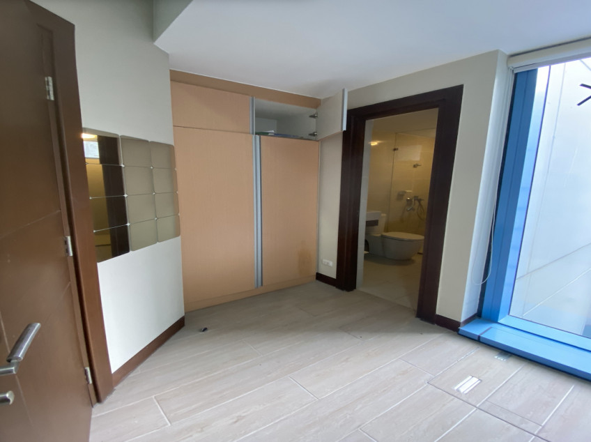 Corner 2bedroom unit Salcedo Makati