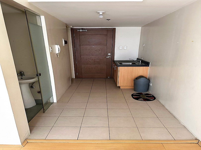 Condo Unit For Sale - 28th Floor East Tower at One Archers Place