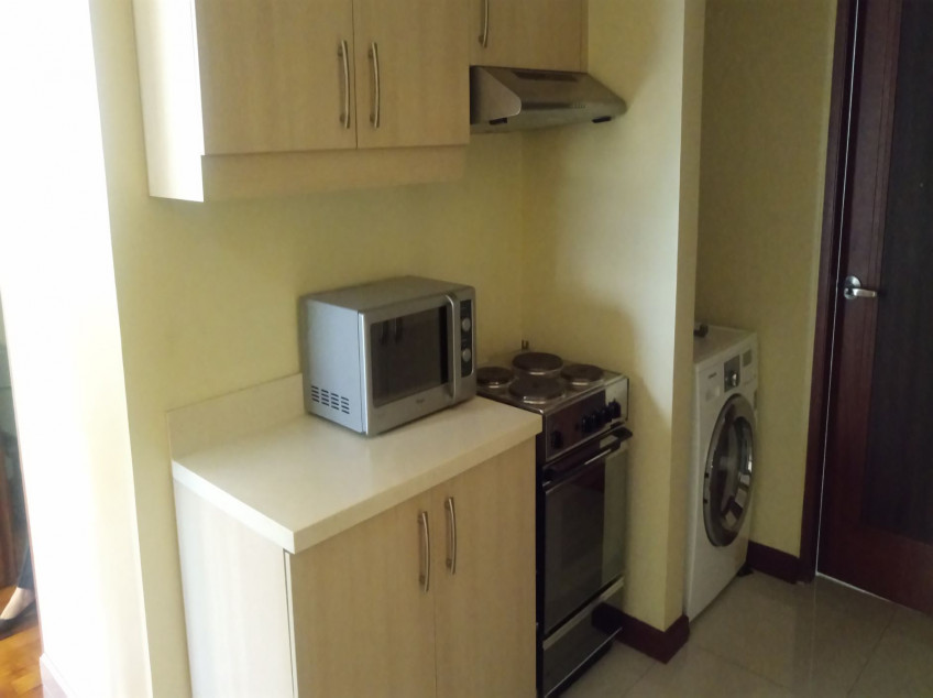 FOR RENT SPACIOUS 1 BEDROOM FULLY FURNISHED AT MOSAIC TOWER MAKATI