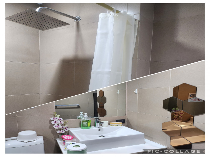 Corner Studio Unit Just Above The Mall!