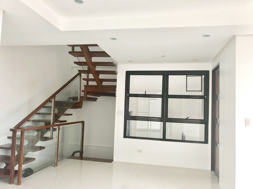 3BR Kapitolyo Pasig Townhouse High-end RFO for Sale