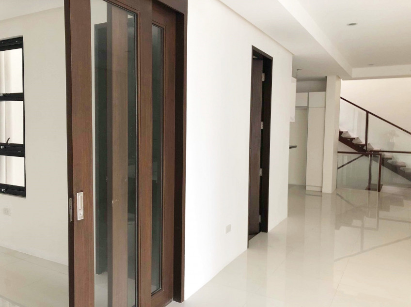 3BR Kapitolyo Pasig Townhouse High-end RFO for Sale