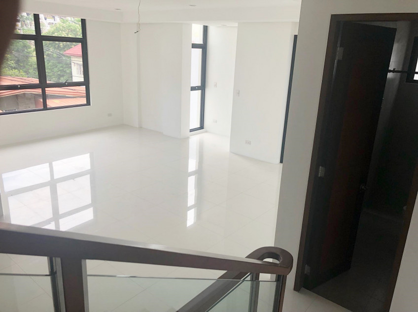 3BR Kapitolyo Pasig Townhouse High-end RFO for Sale