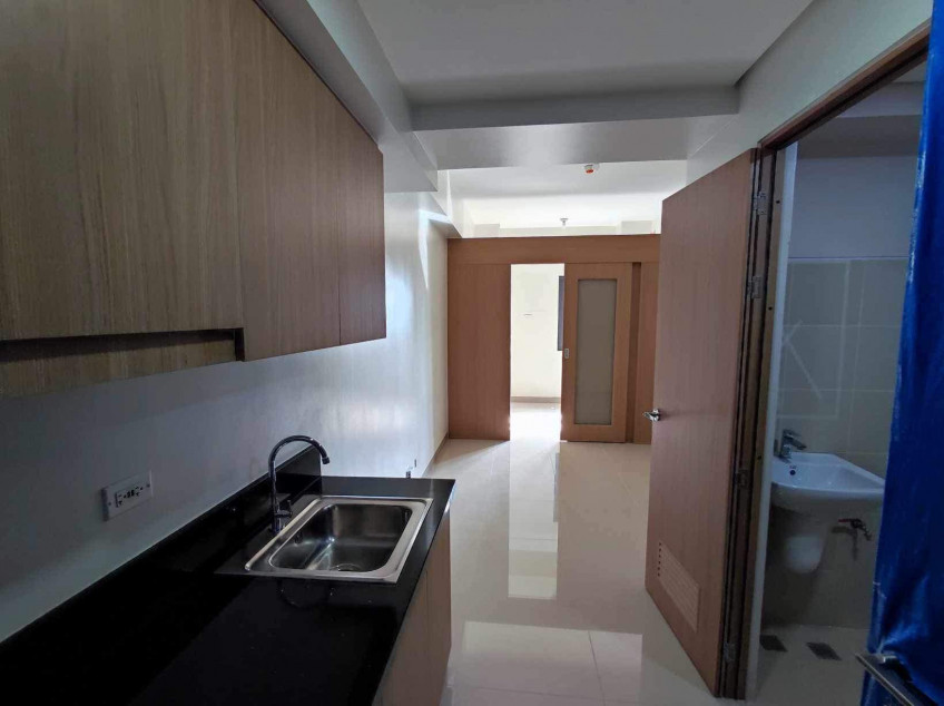 GLAM RESIDENCES 1 BR W/ BALCONY ALONG EDSA KAMUNING BESIDE GMA 7 TOWER