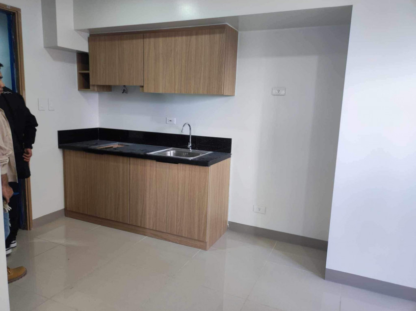 GLAM RESIDENCES 1 BR W/ BALCONY ALONG EDSA KAMUNING BESIDE GMA 7 TOWER