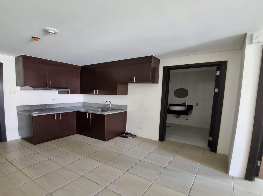 Condo Pasalo - Pioneer Woodlands, Mandaluyong City 30.26 sqm 1BR semi-furnished