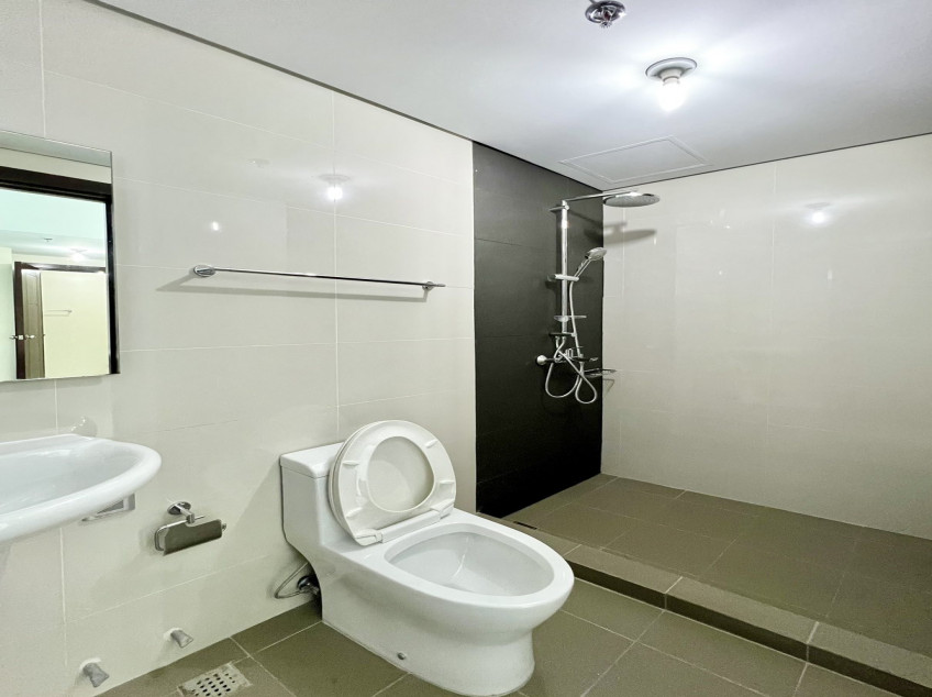 Unfurnished 2BR For Sale@Trion 3, 8th Avenue, BGC