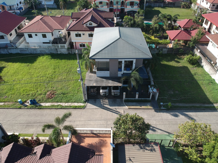 Rush Sale In Laguna!!  - 4 Bedroom, 3-Storey House, 300 SQM Lot, 420 Floor Area
