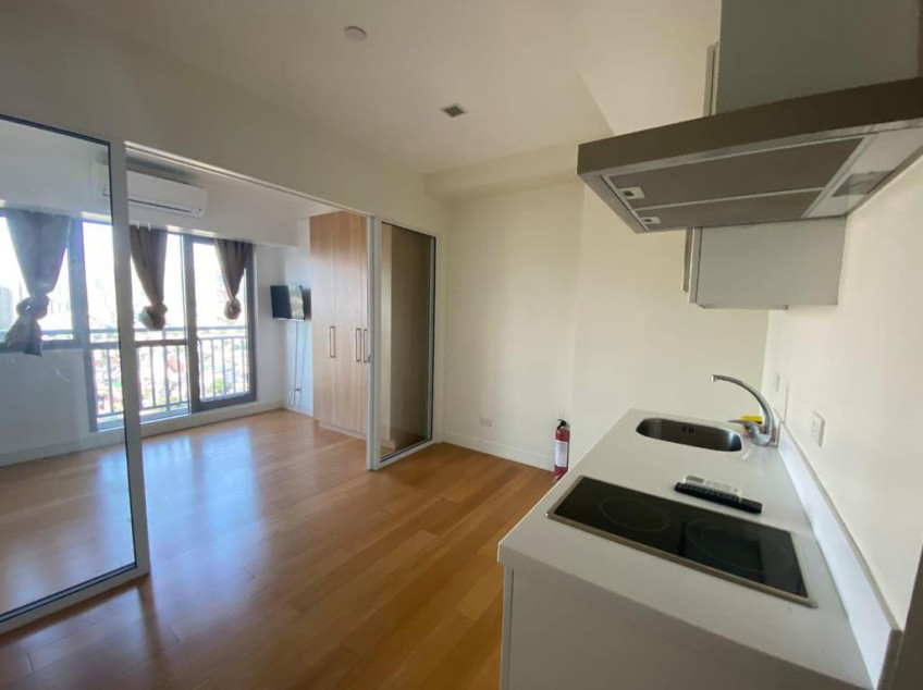 1BR Condo Acqua Livingstone (Negotiable)