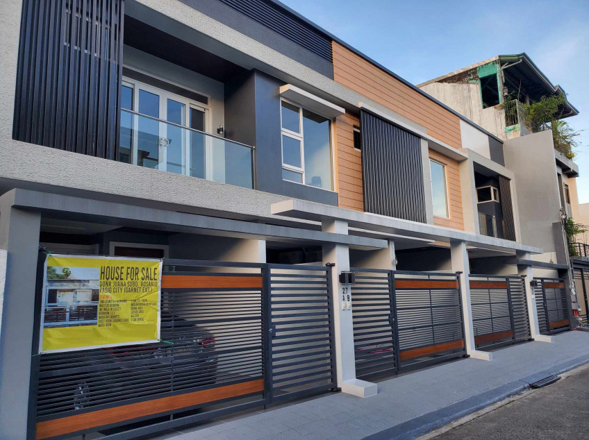 5BR Semi-Furnished Townhouse For Sale with Parking in Dona Juana Pasig City