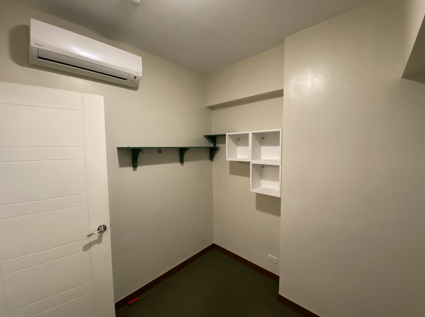 Neat And Clean 2 BR With Parking (For Rent)