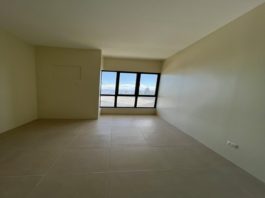 2 Bedroom Bi-Level Condo With Balcony In Tagaytay Facing Taal Volcano
