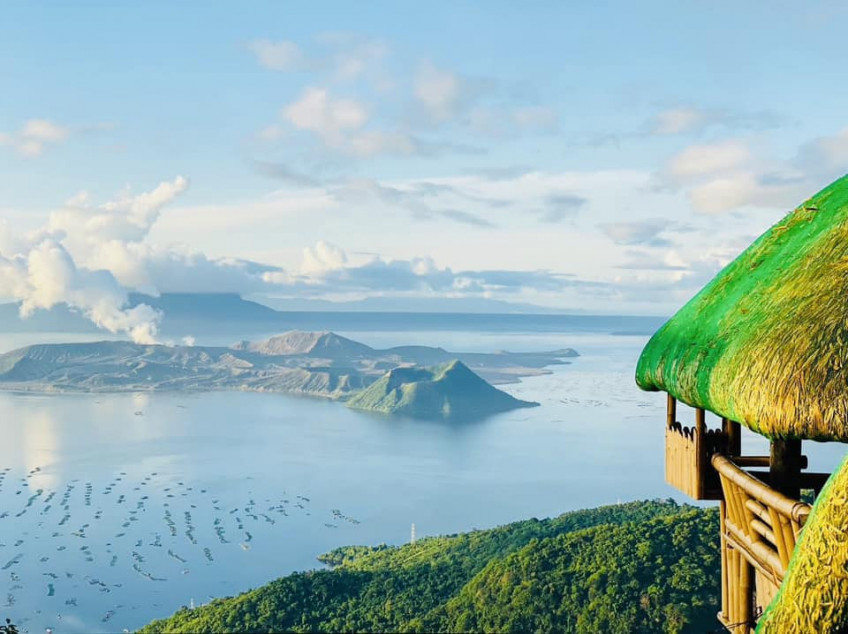 2 Bedroom Bi-Level Condo With Balcony In Tagaytay Facing Taal Volcano