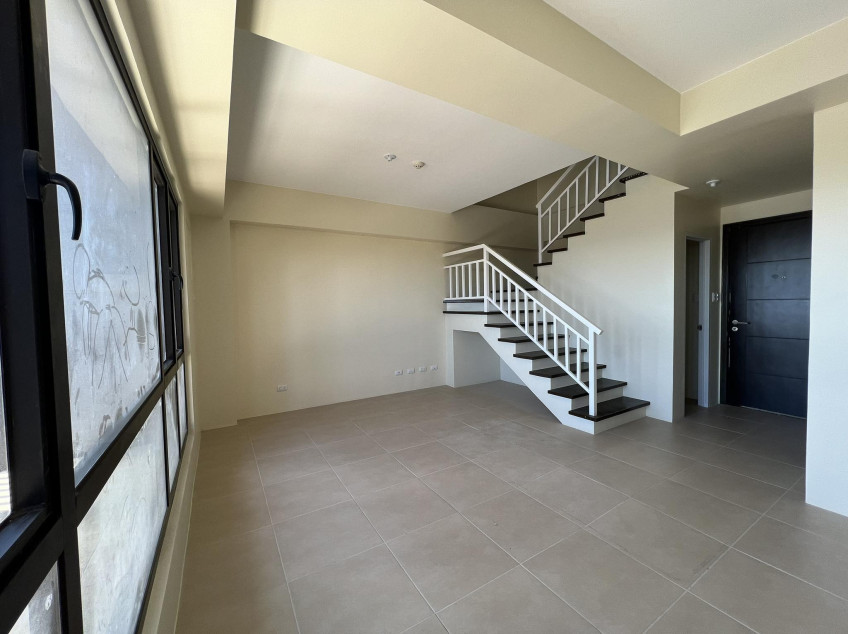2 Bedroom Bi-Level Condo With Balcony In Tagaytay Facing Taal Volcano