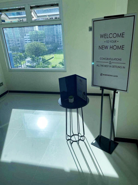 1 BR Unfurnished Unit For Sale At Trion 3, Mckinley Park, BGC Taguig