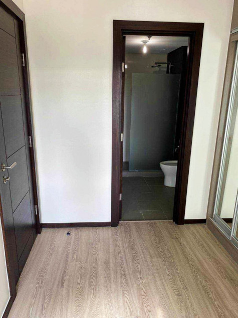 1 BR Unfurnished Unit For Sale At Trion 3, Mckinley Park, BGC Taguig