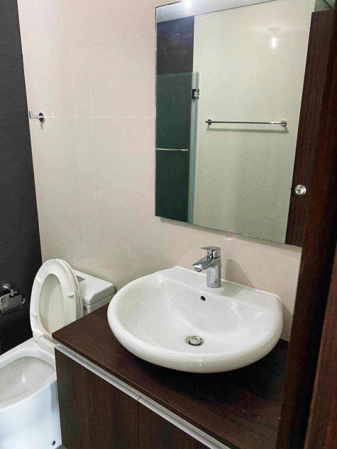 1 BR Unfurnished Unit For Sale At Trion 3, Mckinley Park, BGC Taguig