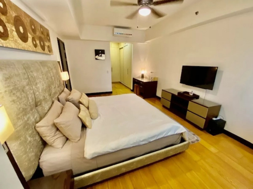 For Sale: 2 Bedroom Unit With Parking In West Tower At One Serendra, BGC, Taguig