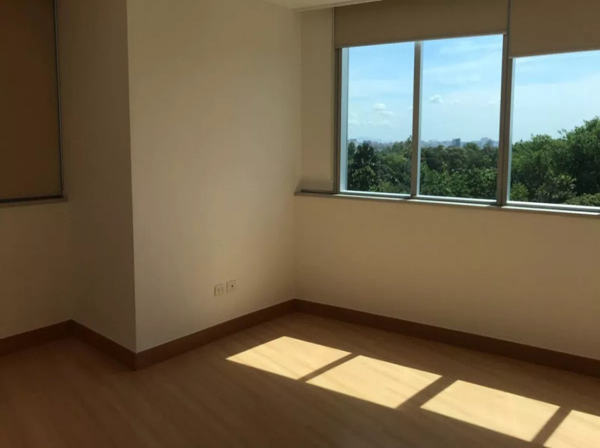 High-end 3 Bedroom For Sale At Regent Parkway Fort Bonifacio Global City Taguig!