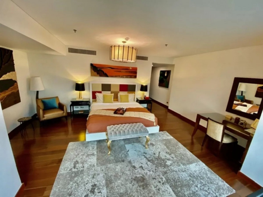 For Sale: Two Roxas Triangle Fully Furnished 3 Bedroom Unit In Makati City