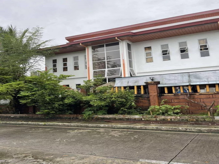 House And Lot With Swimming Pool For Sale At BF Homes, Parañaque City