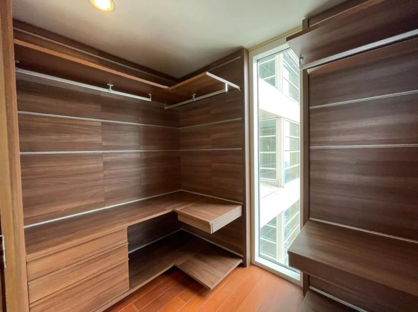 For Sale: 7 Bedroom Condo Unit At Discovery Primea In Urdaneta, Makati City