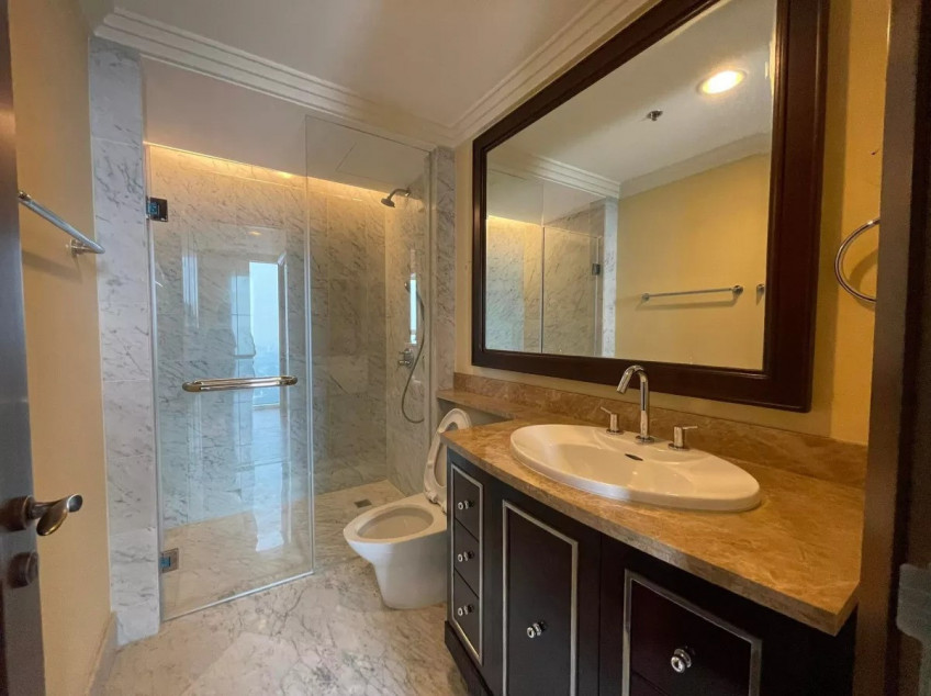 For Sale: 7 Bedroom Condo Unit At Discovery Primea In Urdaneta, Makati City