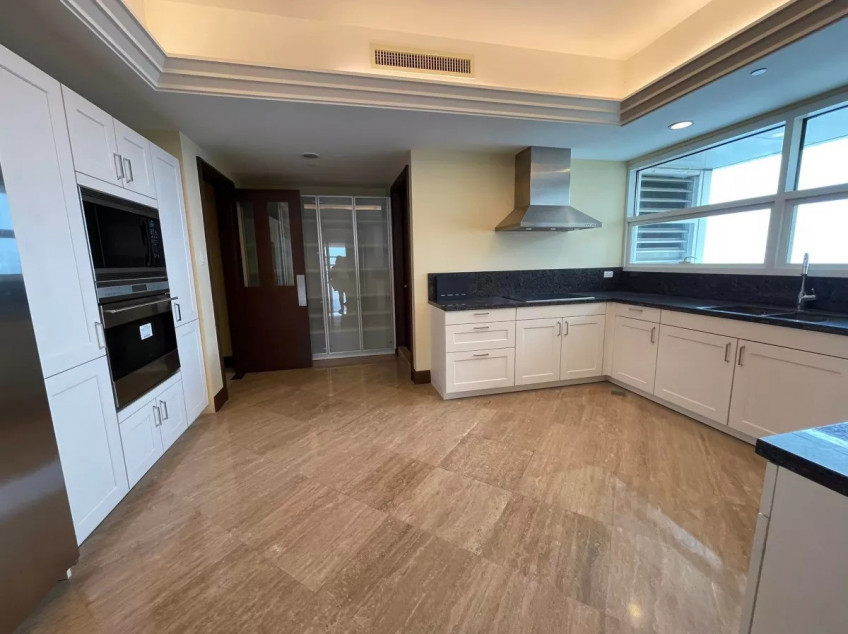 For Sale: 7 Bedroom Condo Unit At Discovery Primea In Urdaneta, Makati City