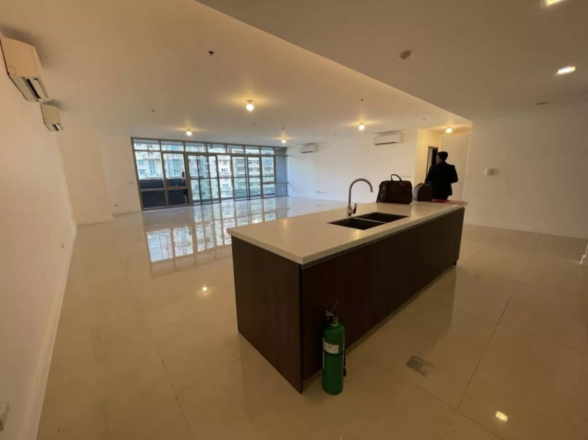 For Sale: 4 Bedroom Condo Unit At East Gallery Place in BGC, Taguig City