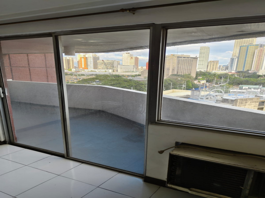 Affordable And Spacious 2B Unit For Rent In Legaspi Tower 300 Manila