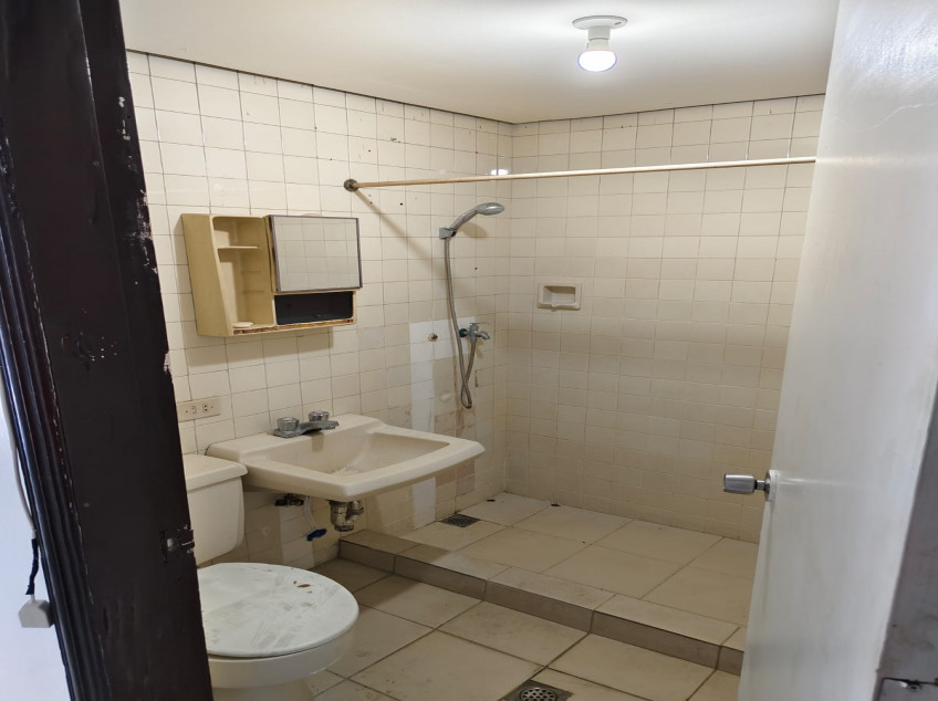 Affordable And Spacious 2B Unit For Rent In Legaspi Tower 300 Manila