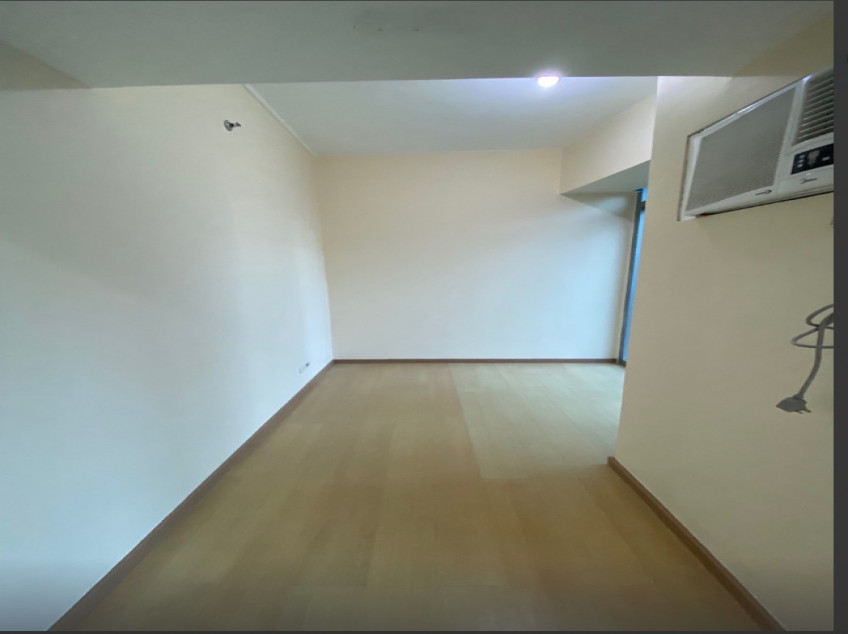 Bare Or Furnished Studio Unit With Parking Avant The Fort Corner Of Burgos Circle