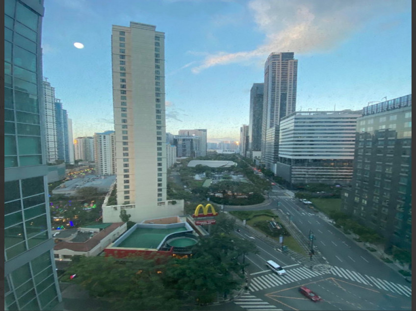 Bare Or Furnished Studio Unit With Parking Avant The Fort Corner Of Burgos Circle