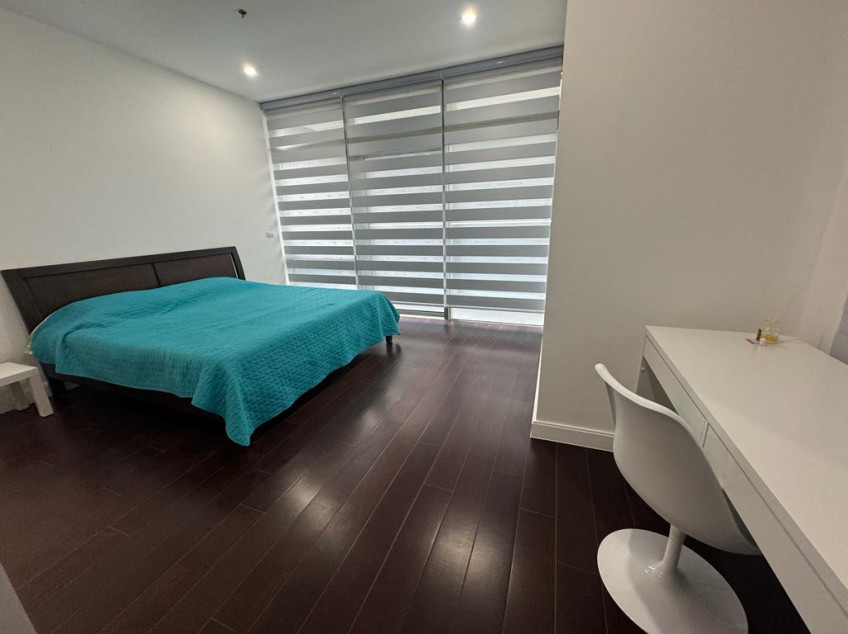 West Gallery 2 BR With Balcony For Lease 122 SQM Furnished One Parking 2 Toilet And Bath 165k