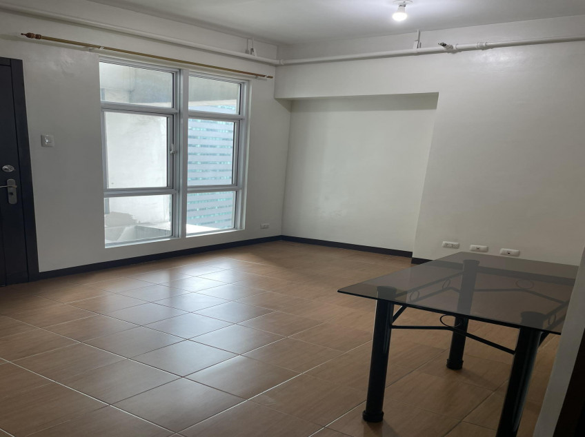 2 Bedroom Condo Unit For Rent In Pioneer Woodlands Beside Boni MRT Station