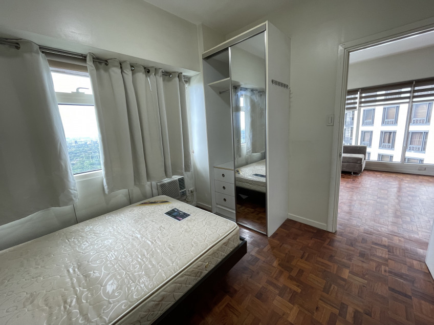 Condo Unit In BGC With Fantastic View Of Manila Bay And Makati Area