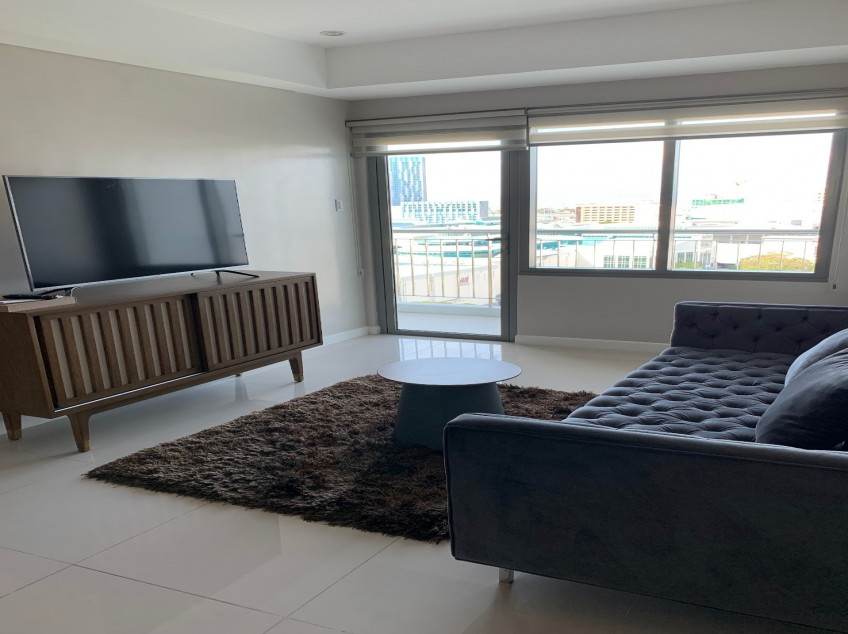 For Sale 1 BR Bristol Towers Alabang