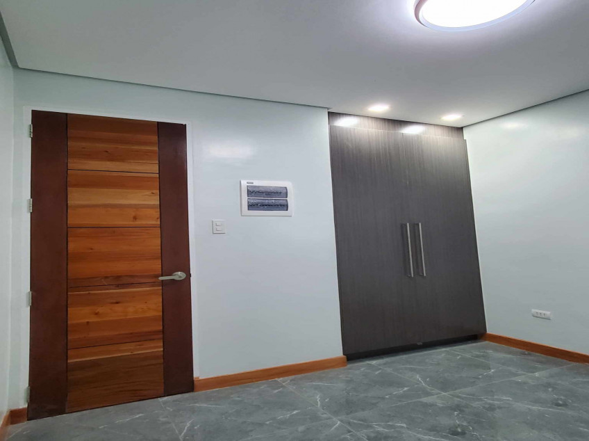 5BR Semi-Furnished Townhouse For Sale with Parking in Dona Juana Pasig City