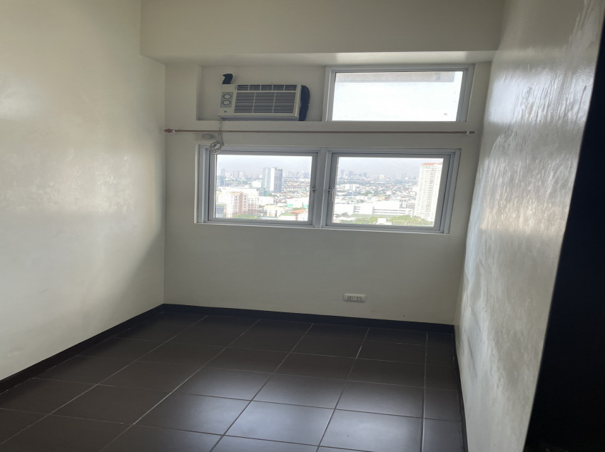 2BR Condo Unit Adjacent To EDSA/Boni MRT Station